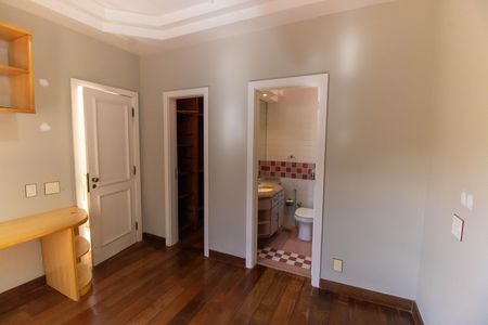 Casa para alugar com 257m², 3 quartos e 4 vagas Casa para alugar com 257m², 3 quartos e 4 vagasSuíte 2