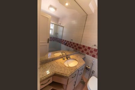 Casa para alugar com 257m², 3 quartos e 4 vagas Casa para alugar com 257m², 3 quartos e 4 vagasBanheiro da Suíte 2