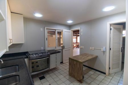 Cozinha de casa para alugar com 3 quartos, 257m² em Itacoatiara, Niterói