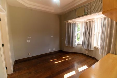 Casa para alugar com 257m², 3 quartos e 4 vagas Casa para alugar com 257m², 3 quartos e 4 vagasSuíte 2
