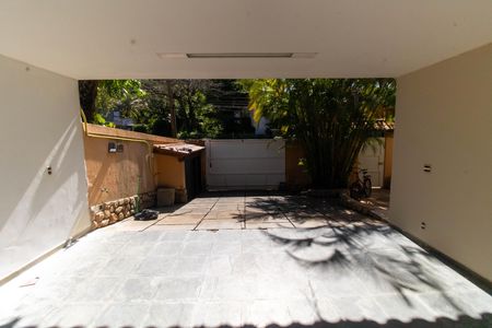 Garagem de casa para alugar com 3 quartos, 257m² em Itacoatiara, Niterói