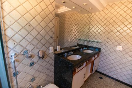 Casa para alugar com 257m², 3 quartos e 4 vagas Casa para alugar com 257m², 3 quartos e 4 vagasBanheiro da Suíte 3