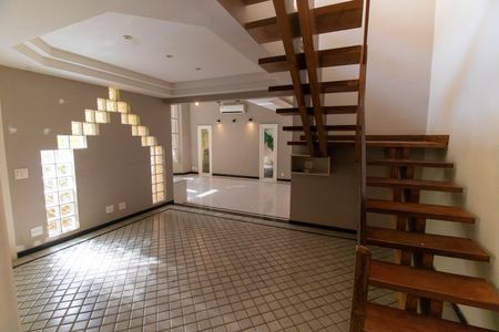 Casa para alugar com 257m², 3 quartos e 4 vagas Casa para alugar com 257m², 3 quartos e 4 vagasSala