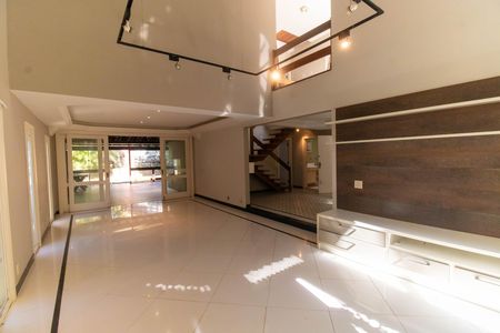 Casa para alugar com 257m², 3 quartos e 4 vagas Casa para alugar com 257m², 3 quartos e 4 vagasSala