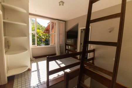 Casa para alugar com 257m², 3 quartos e 4 vagas Casa para alugar com 257m², 3 quartos e 4 vagasHall