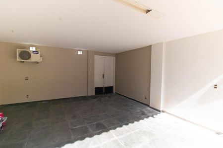 Garagem de casa para alugar com 3 quartos, 257m² em Itacoatiara, Niterói