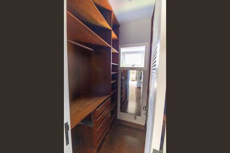 Casa para alugar com 257m², 3 quartos e 4 vagas Casa para alugar com 257m², 3 quartos e 4 vagasCloset da suíte 1
