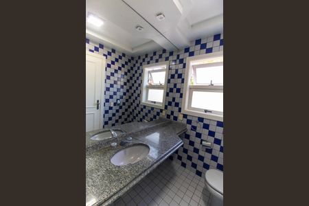 Casa para alugar com 257m², 3 quartos e 4 vagas Casa para alugar com 257m², 3 quartos e 4 vagasBanheiro da Suíte 1