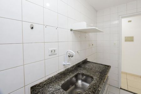 Cozinha de apartamento para alugar com 2 quartos, 55m² em Jardim Aeroporto, São Paulo