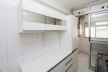 Cozinha de apartamento para alugar com 2 quartos, 55m² em Jardim Aeroporto, São Paulo