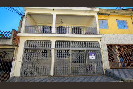 Fachada de casa à venda com 3 quartos, 160m² em Cipava, Osasco