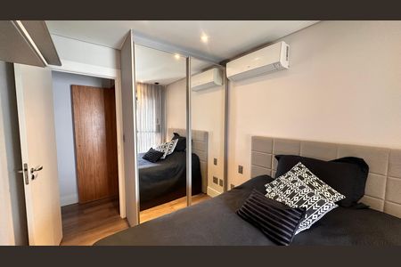 Apartamento para alugar com 4 quartos, 181m² em Jardim das Acacias, São Paulo