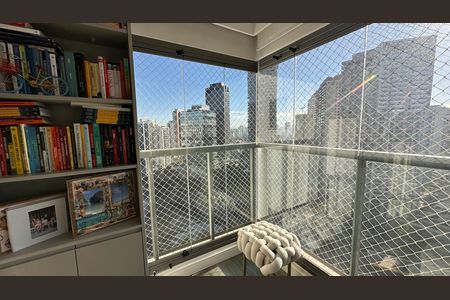 Apartamento para alugar com 4 quartos, 181m² em Jardim das Acacias, São Paulo