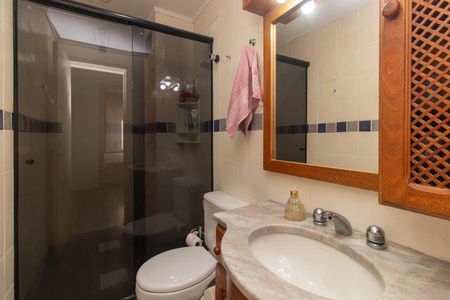 Banheiro de apartamento à venda com 3 quartos, 72m² em Cavalhada, Porto Alegre