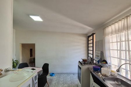 Casa para alugar com 130m², 2 quartos e 2 vagas Casa para alugar com 130m², 2 quartos e 2 vagasCozinha