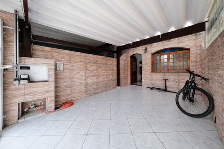 Garagem de casa à venda com 2 quartos, 101m² em Vila Araguaia, São Paulo