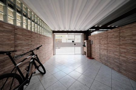 Garagem de casa à venda com 2 quartos, 101m² em Vila Araguaia, São Paulo