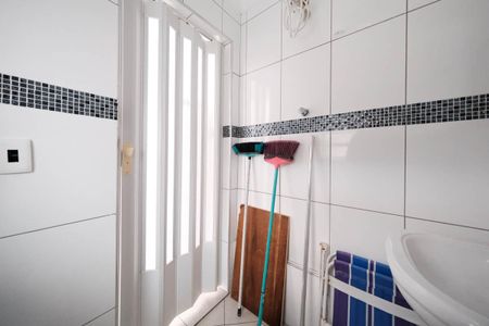 Banheiro 2 de casa à venda com 2 quartos, 101m² em Vila Araguaia, São Paulo