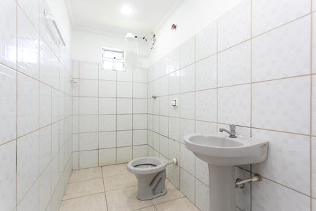 Banheiro  de casa para alugar com 1 quarto, 42m² em Jardim Indaia, São Paulo