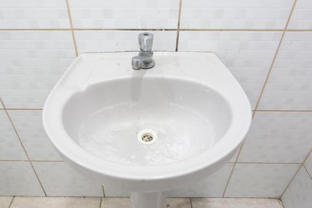 Banheiro  de casa para alugar com 1 quarto, 42m² em Jardim Indaia, São Paulo