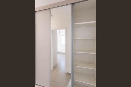 Apartamento para alugar com 55m², 2 quartos e 1 vaga Apartamento para alugar com 55m², 2 quartos e 1 vagaCorredor- Armário