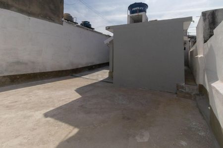 Garagem e quintal de casa para alugar com 1 quarto, 200m² em Vila Carrão, São Paulo