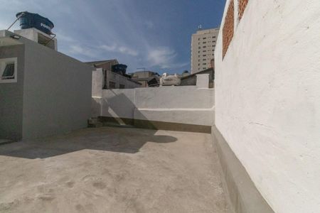 Garagem e quintal de casa para alugar com 1 quarto, 200m² em Vila Carrão, São Paulo