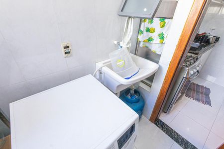 area de serviço de apartamento para alugar com 2 quartos, 46m² em Santa Amelia, Belo Horizonte