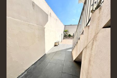 Quintal de casa à venda com 5 quartos, 246m² em Vila Isolina Mazzei, São Paulo