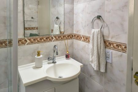 Banheiro  de apartamento para alugar com 1 quarto, 48m² em Guilhermina, Praia Grande