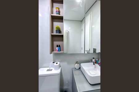 Banheiro de apartamento à venda com 2 quartos, 49m² em Barra Funda, São Paulo