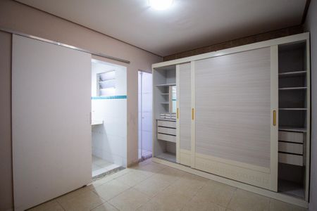 Casa de condomínio para alugar com 217m², 4 quartos e 4 vagas Casa de condomínio para alugar com 217m², 4 quartos e 4 vagasSuite 1