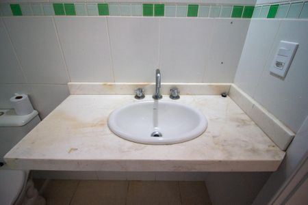 Casa de condomínio para alugar com 217m², 4 quartos e 4 vagas Casa de condomínio para alugar com 217m², 4 quartos e 4 vagasBanheiro da Suíte 3