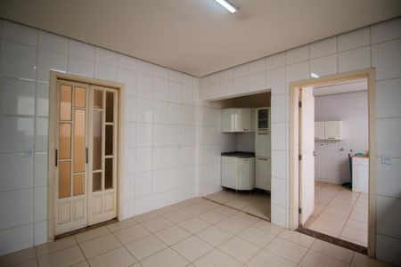 Casa de condomínio para alugar com 217m², 4 quartos e 4 vagas Casa de condomínio para alugar com 217m², 4 quartos e 4 vagasCozinha