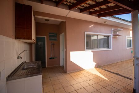 Casa de condomínio para alugar com 217m², 4 quartos e 4 vagas Casa de condomínio para alugar com 217m², 4 quartos e 4 vagasÁrea Edícula
