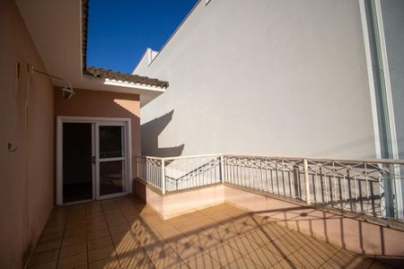 Casa de condomínio para alugar com 217m², 4 quartos e 4 vagas Casa de condomínio para alugar com 217m², 4 quartos e 4 vagasVaranda do Quarto
