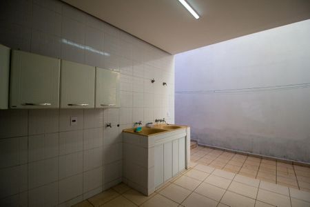 Casa de condomínio para alugar com 217m², 4 quartos e 4 vagas Casa de condomínio para alugar com 217m², 4 quartos e 4 vagasÁrea de Serviço