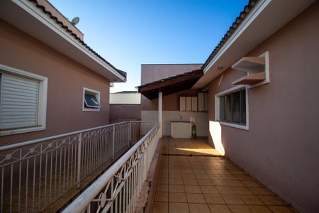 Casa de condomínio para alugar com 217m², 4 quartos e 4 vagas Casa de condomínio para alugar com 217m², 4 quartos e 4 vagasÁrea Edícula