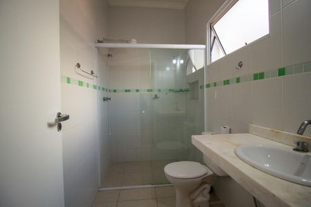 Casa de condomínio para alugar com 217m², 4 quartos e 4 vagas Casa de condomínio para alugar com 217m², 4 quartos e 4 vagasBanheiro da Suíte 3