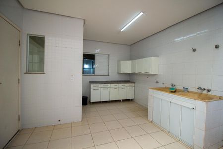 Casa de condomínio para alugar com 217m², 4 quartos e 4 vagas Casa de condomínio para alugar com 217m², 4 quartos e 4 vagasÁrea de Serviço
