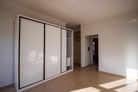 Casa de condomínio para alugar com 217m², 4 quartos e 4 vagas Casa de condomínio para alugar com 217m², 4 quartos e 4 vagasSuite 2