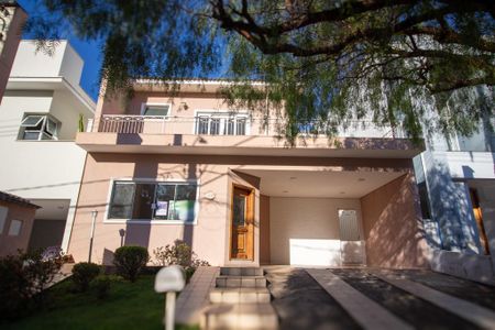 Casa de condomínio para alugar com 217m², 4 quartos e 4 vagas Casa de condomínio para alugar com 217m², 4 quartos e 4 vagasFachada