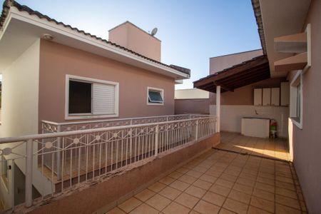 Casa de condomínio para alugar com 217m², 4 quartos e 4 vagas Casa de condomínio para alugar com 217m², 4 quartos e 4 vagasÁrea Edícula