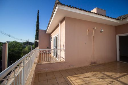 Casa de condomínio para alugar com 217m², 4 quartos e 4 vagas Casa de condomínio para alugar com 217m², 4 quartos e 4 vagasVaranda do Quarto