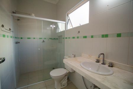 Casa de condomínio para alugar com 217m², 4 quartos e 4 vagas Casa de condomínio para alugar com 217m², 4 quartos e 4 vagasBanheiro da Suíte 3