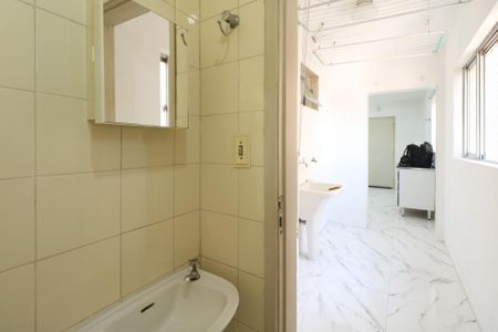 Apartamento para alugar com 110m², 3 quartos e 1 vaga Apartamento para alugar com 110m², 3 quartos e 1 vagaBanheiro da Área de Serviço