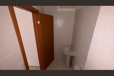 Banheiro de apartamento para alugar com 2 quartos, 46m² em Parque Sao Vicente, São Vicente