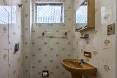 Apartamento para alugar com 70m², 2 quartos e 1 vaga Apartamento para alugar com 70m², 2 quartos e 1 vagaBanheiro da suíte