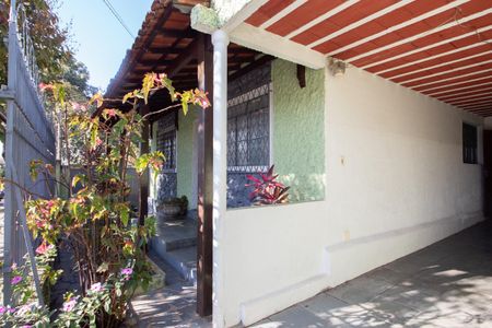 Fachada de casa à venda com 3 quartos, 215m² em Planalto, Belo Horizonte