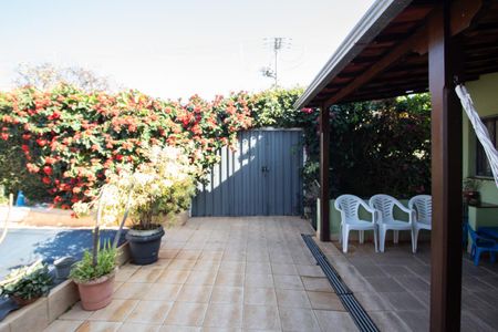 Garagem 1 de casa à venda com 3 quartos, 215m² em Planalto, Belo Horizonte